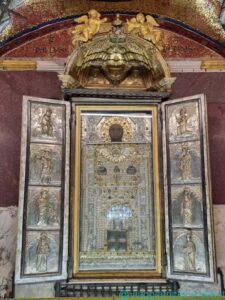 Sancta Sanctorum, l'immagine acheropita del Volto Santo