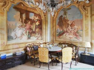 Villa Valmarana ai Nani. Palazzina. Giambattista Tiepolo, Sala dell'Orlando Furioso. A sinistra "Angelica e Medoro si congedano dai contadini" a destra "Angelica alla presenza di un contadino soccorre Medoro ferito".