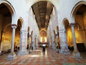 L'interno della basilica di San Zeno
