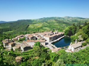 Borgo di Santa Fiora, la Peschiera e il terziere di Montecatino dal Castello
