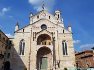 Cattedrale di Verona, la facciata