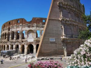 Prospetto esterno del Colosseo con lo sperone ottocentesco
