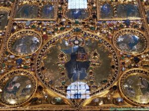 Pala d'oro, particolare del Cristo Pantocrator circondato dai quattro Evangelisti entro clipei