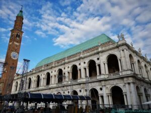 La Basilica palladiana in piazza dei Signori e la torre Bissara