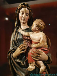Museo di Palazzo Orsini, Jacopo della Quercia, Madonna col Bambino, particolare