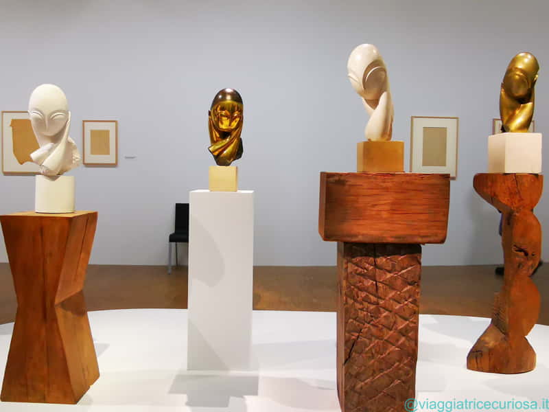 Alcuni ritratti di Costantin Brancusi. Da sinistra: M.lle Pogany (1912-1913), M.lle Pogany I (1913), M.lle Pogany II (1920), M.lle Pogany III (1933)